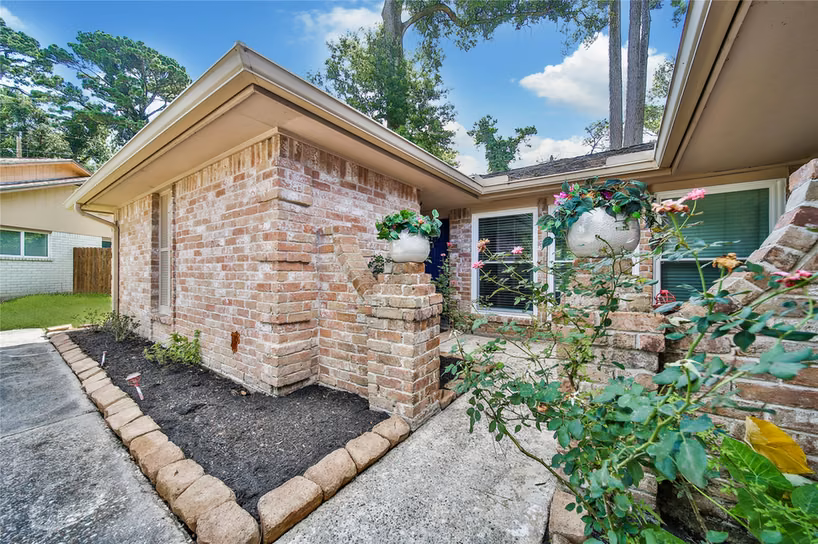 Photo 3 of 2774 Tinechester Drive, Houston, TX