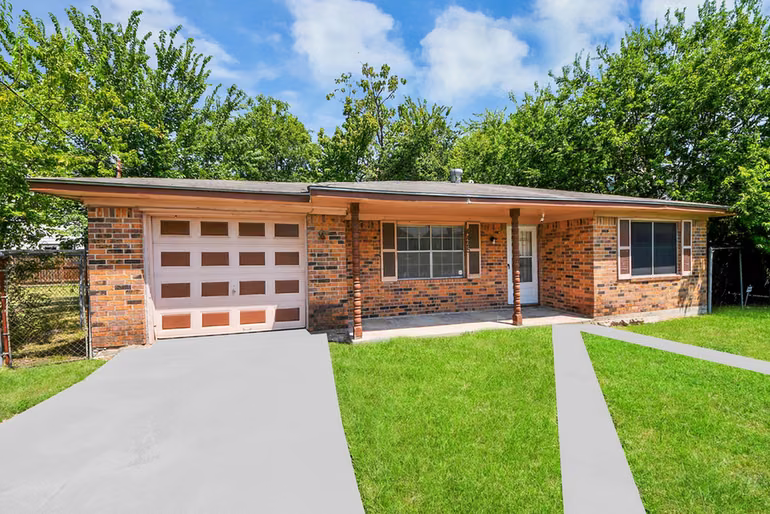 Photo 3 of 4425 Sumpter Street, Houston, TX