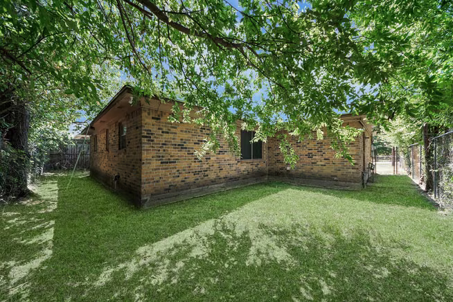 Photo 5 of 4425 Sumpter Street, Houston, TX