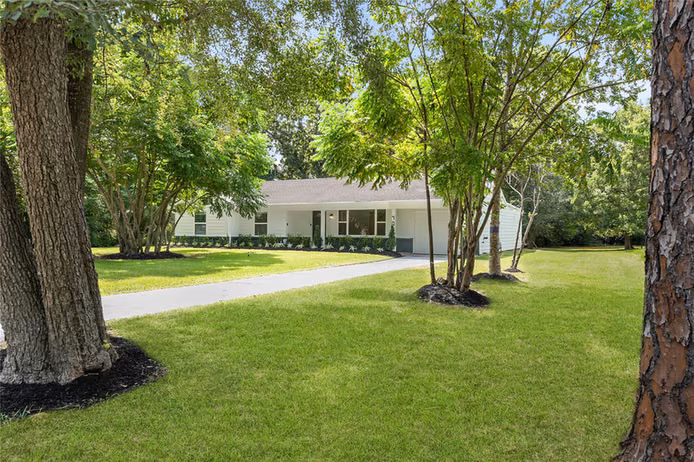 Photo 3 of 703 Newton Drive, Richmond, TX