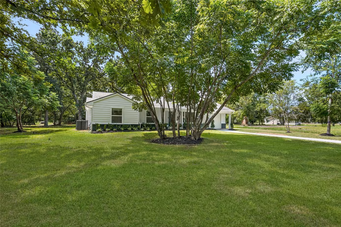 Photo 5 of 703 Newton Drive, Richmond, TX