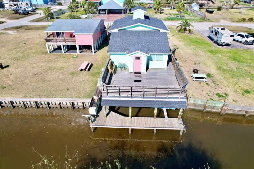 Photo of 1104 Mayes, Crystal Beach, TX 77650