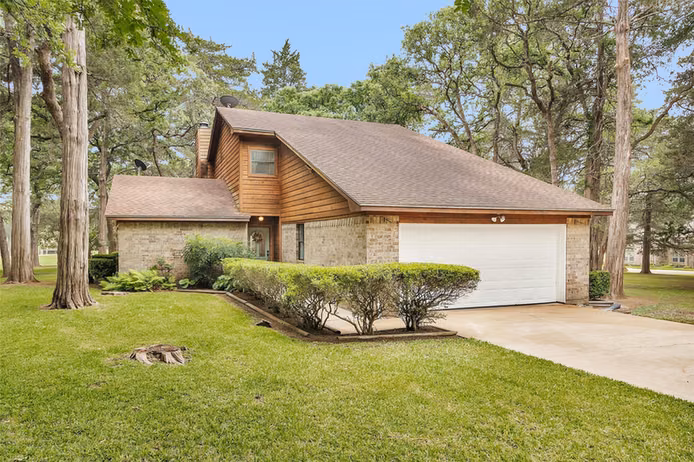 Photo 3 of 105 Seminole Drive, New Ulm, TX