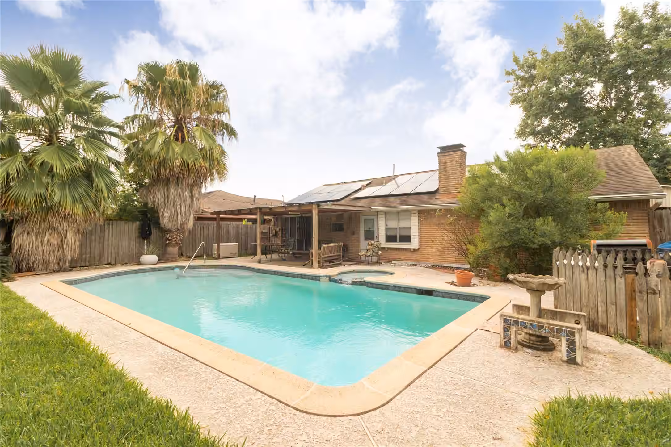 Photo of 827 Onaleigh Drive, Channelview, TX