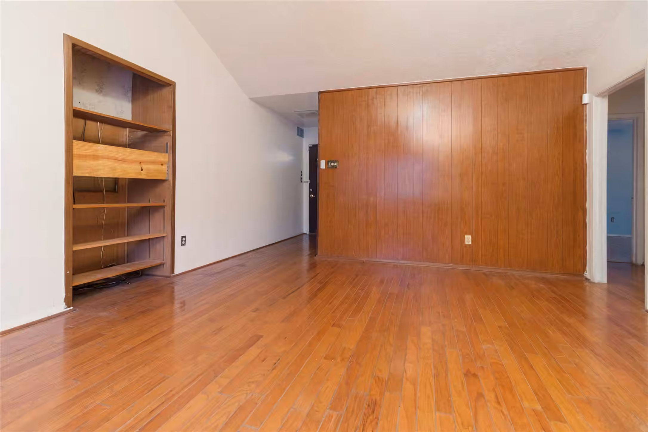 Photo 7 of 827 Onaleigh Drive, Channelview, TX
