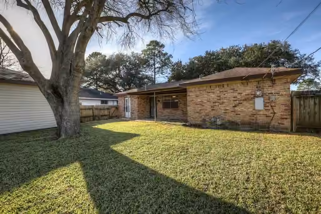 Photo 2 of 11010 Sagecrest Lane, Houston, TX