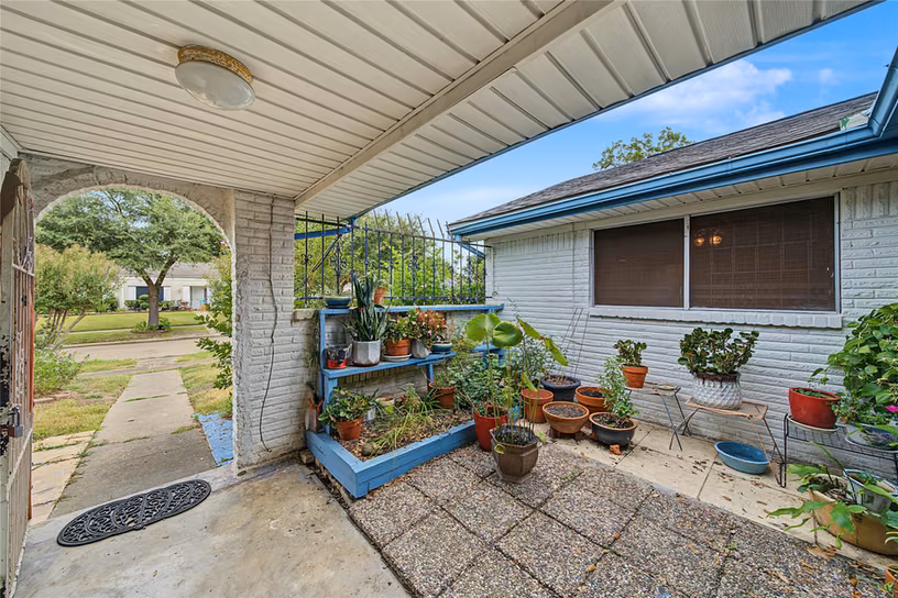 Photo 3 of 8939 Concho Street, Houston, TX