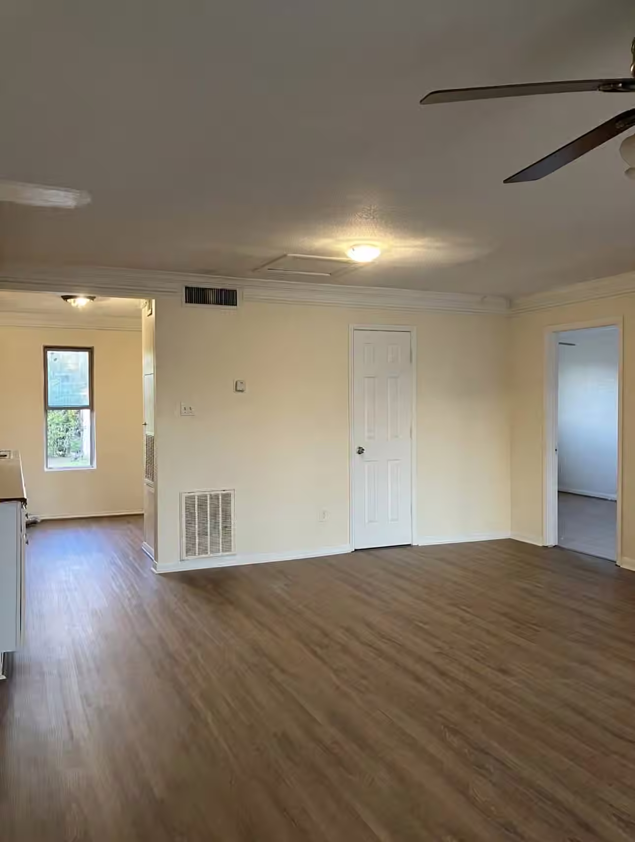 Photo 4 of 8323 Wilcrest Drive 0006, Houston, TX