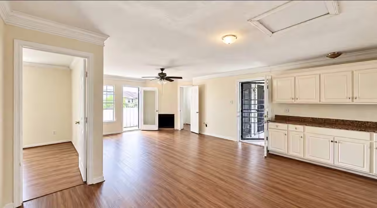 Photo 7 of 8323 Wilcrest Drive 0006, Houston, TX