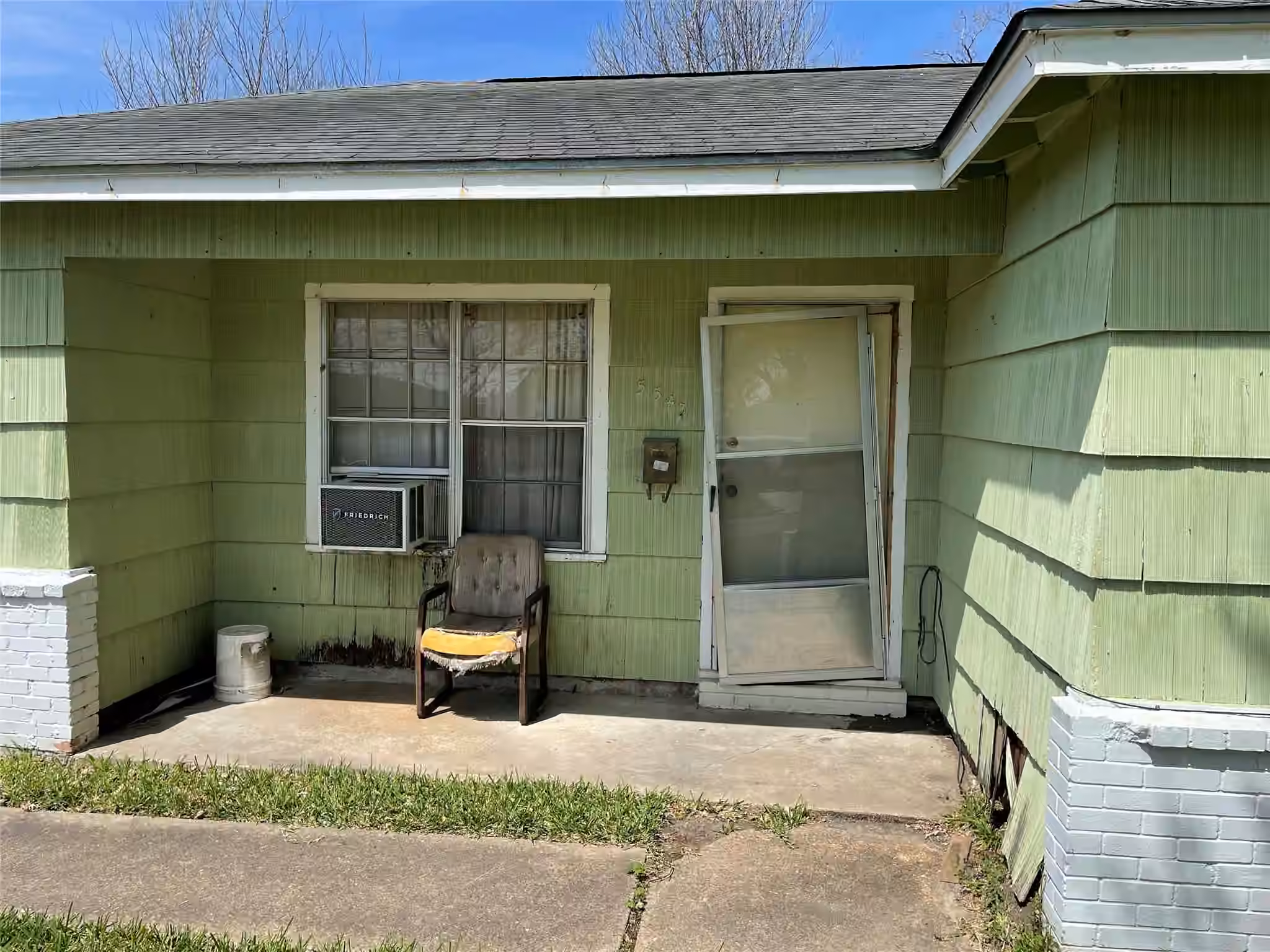 Photo 2 of 5543 Lakefield Drive, Houston, TX