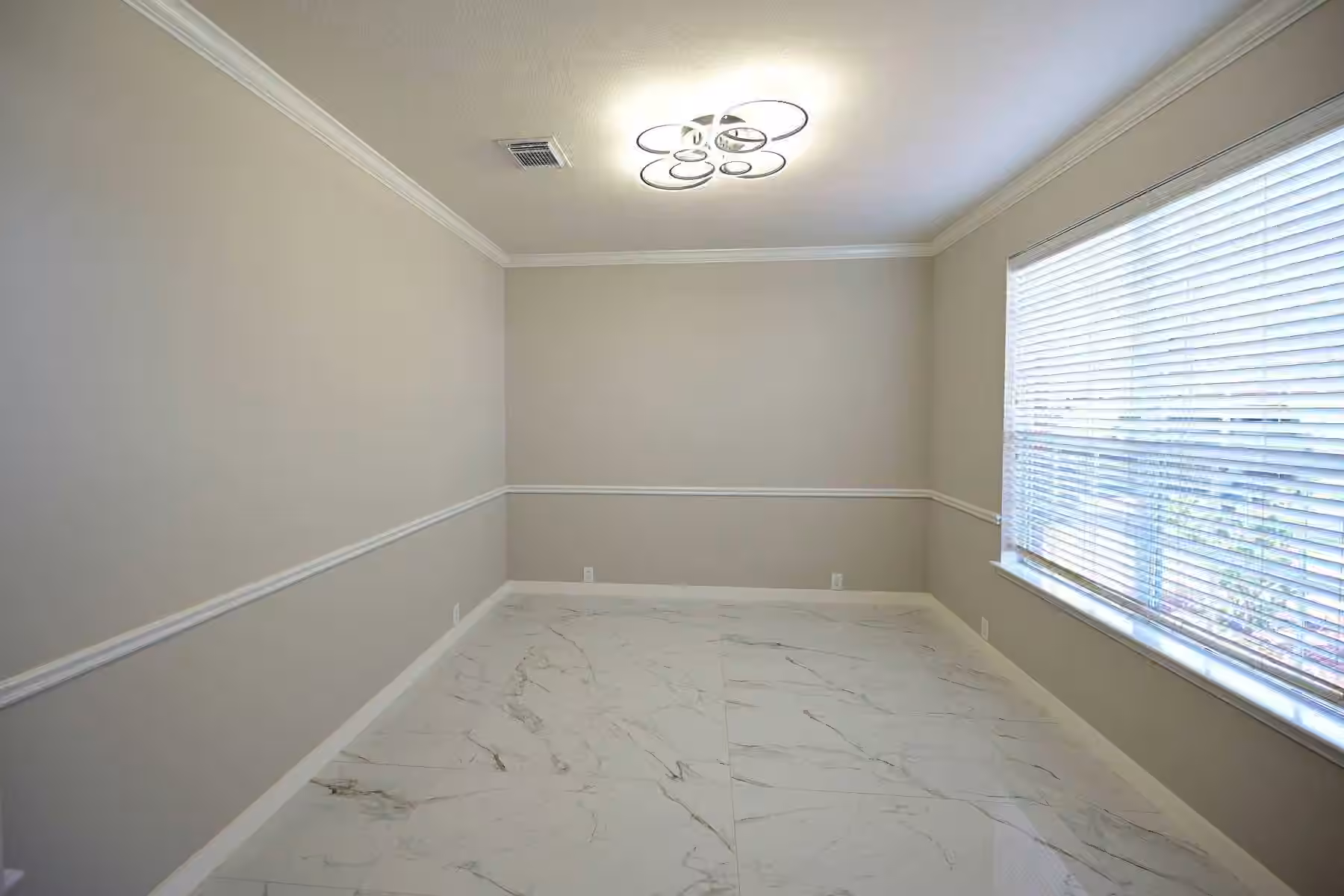 Photo 4 of 19119 Jade Canyon Lane, Tomball, TX