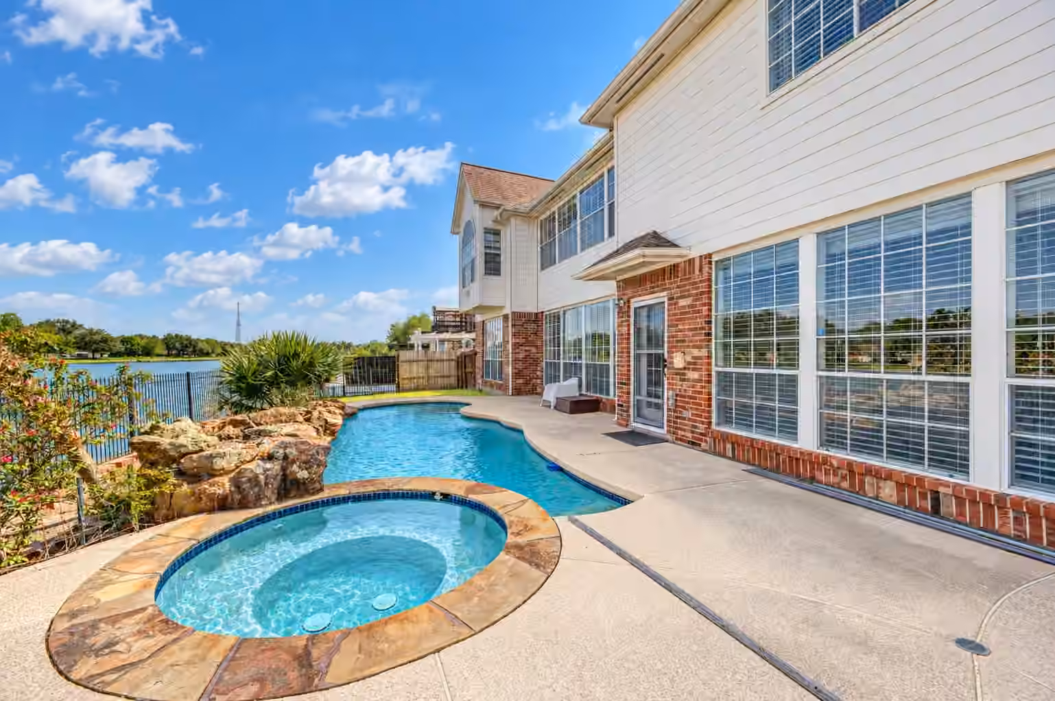 Photo 2 of 1907 Waterside Drive, Missouri City, TX