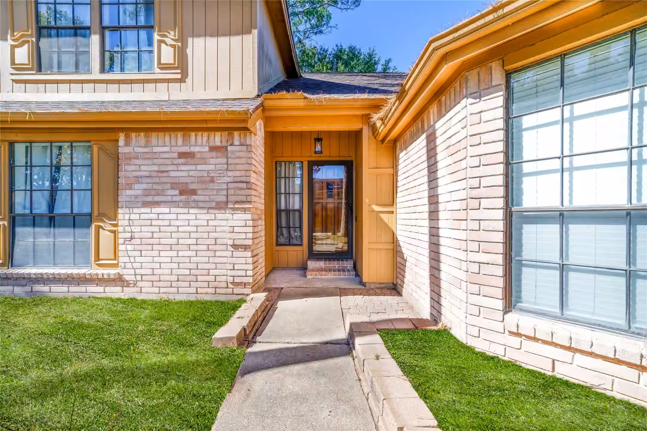 Photo 3 of 15627 Lago Villa Drive, Tomball, TX