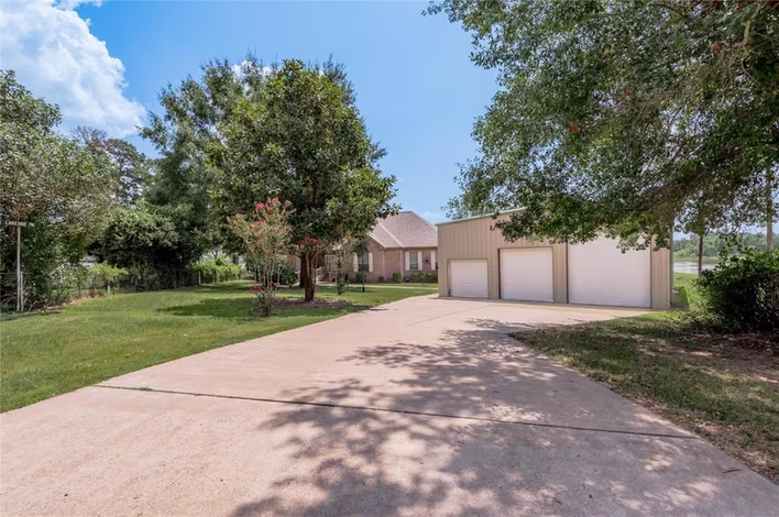 Photo of 206 Lake Front Drive, Trinity, TX