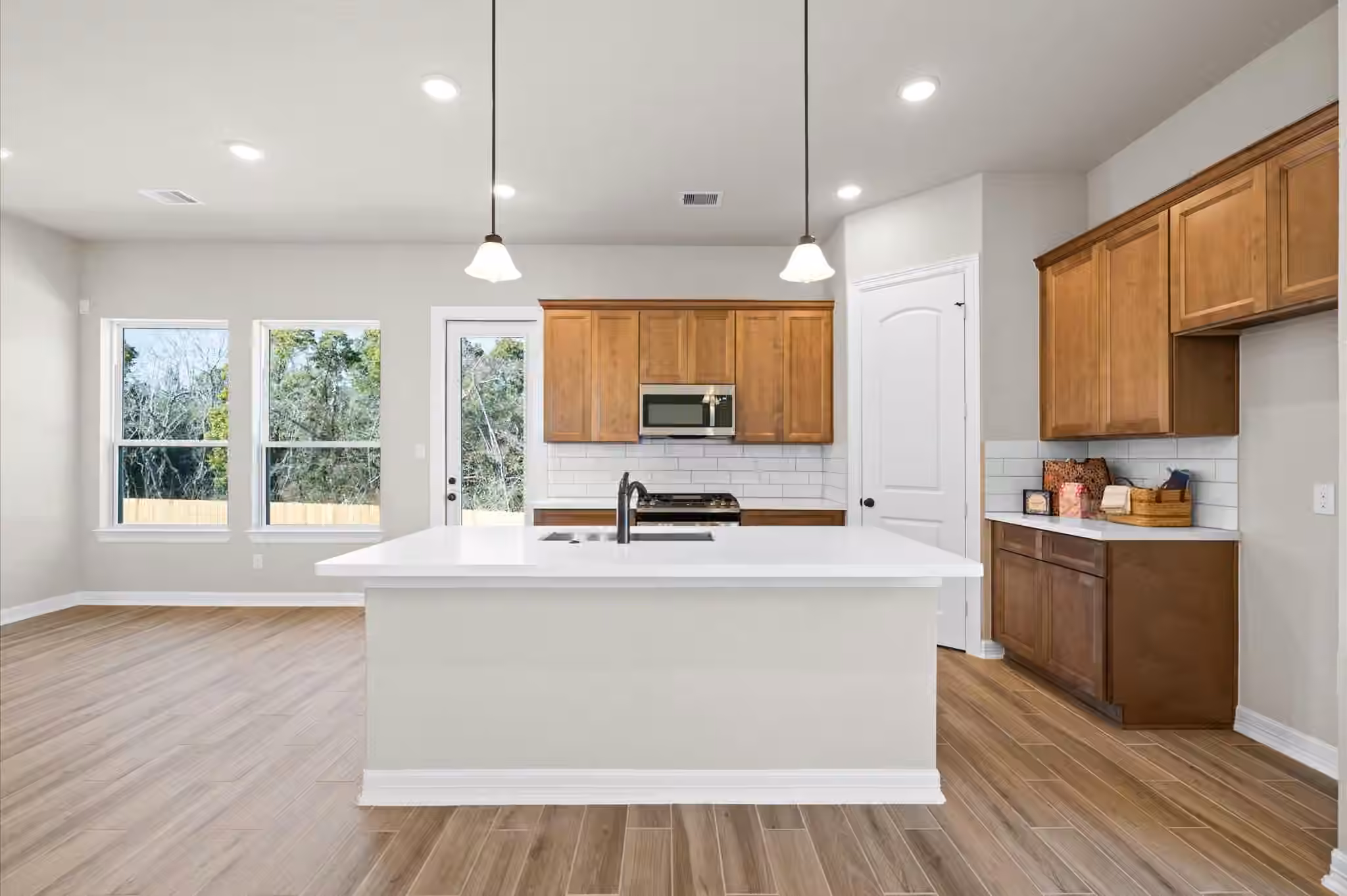 Photo 7 of 1605 Carefree Circle, Seabrook, TX