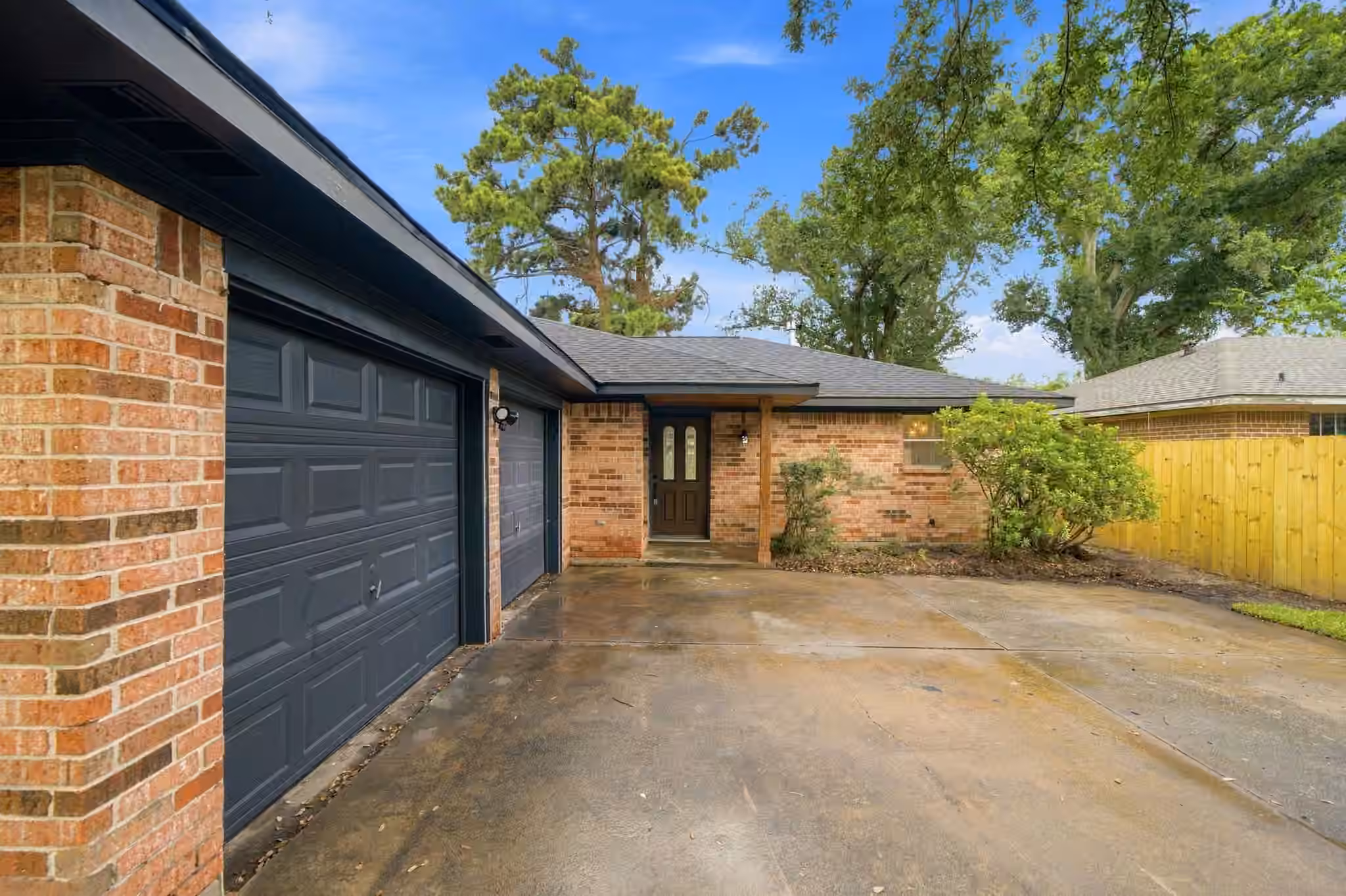 Photo 4 of 2413 Shadowdale Drive, Houston, TX