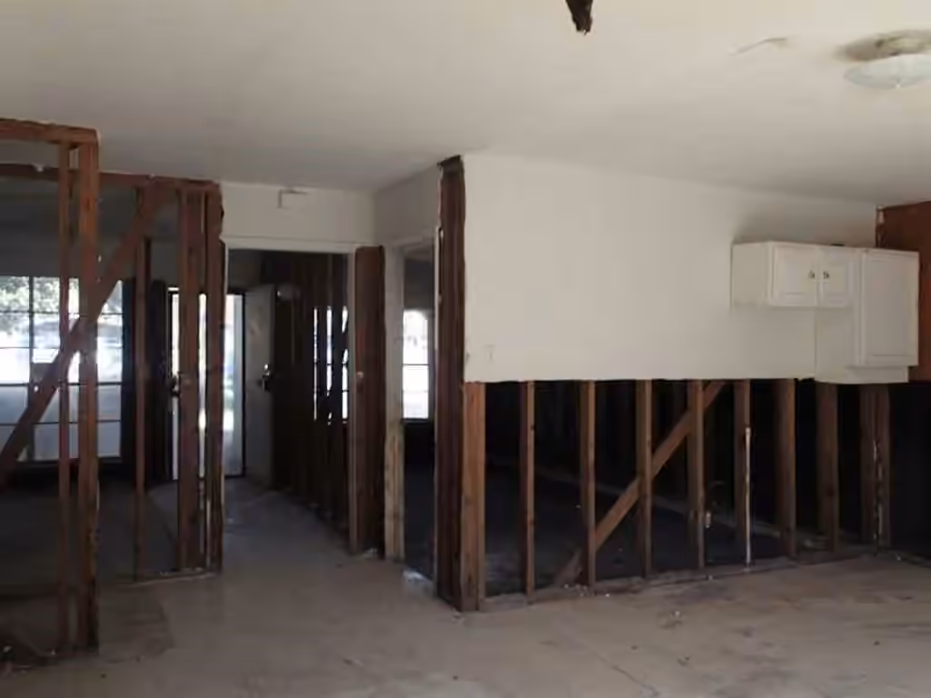 Photo 3 of 1517 Columbine Street, Wharton, TX