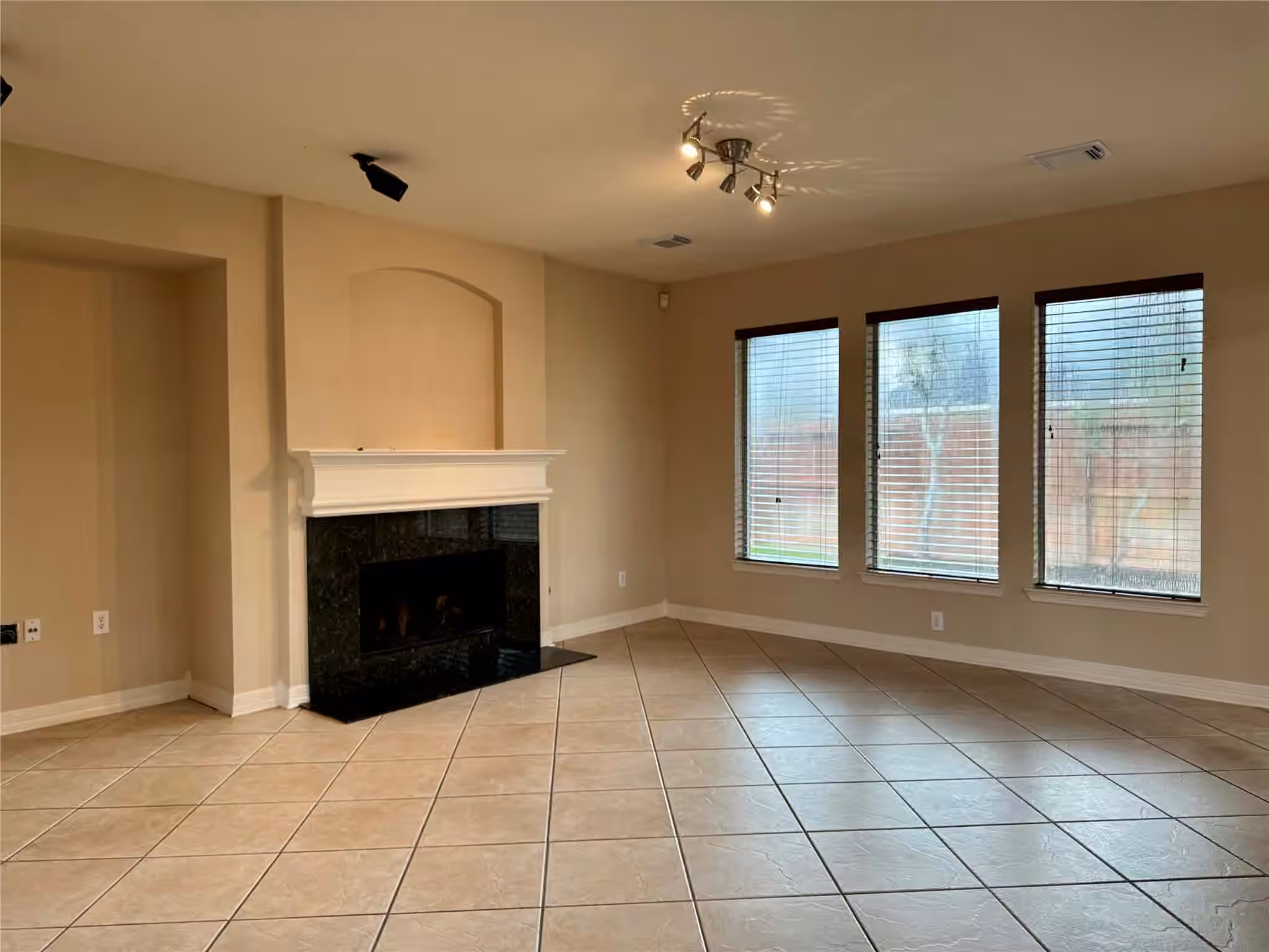 Photo 7 of 2715 Garden Falls Drive, Manvel, TX