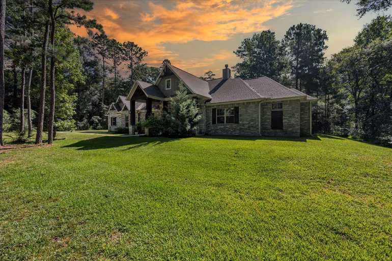 Photo of 372 Grand View, Huntsville, TX 77340