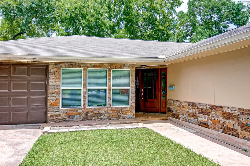 Photo 7 of 4804 Saxon Street, Bellaire, TX