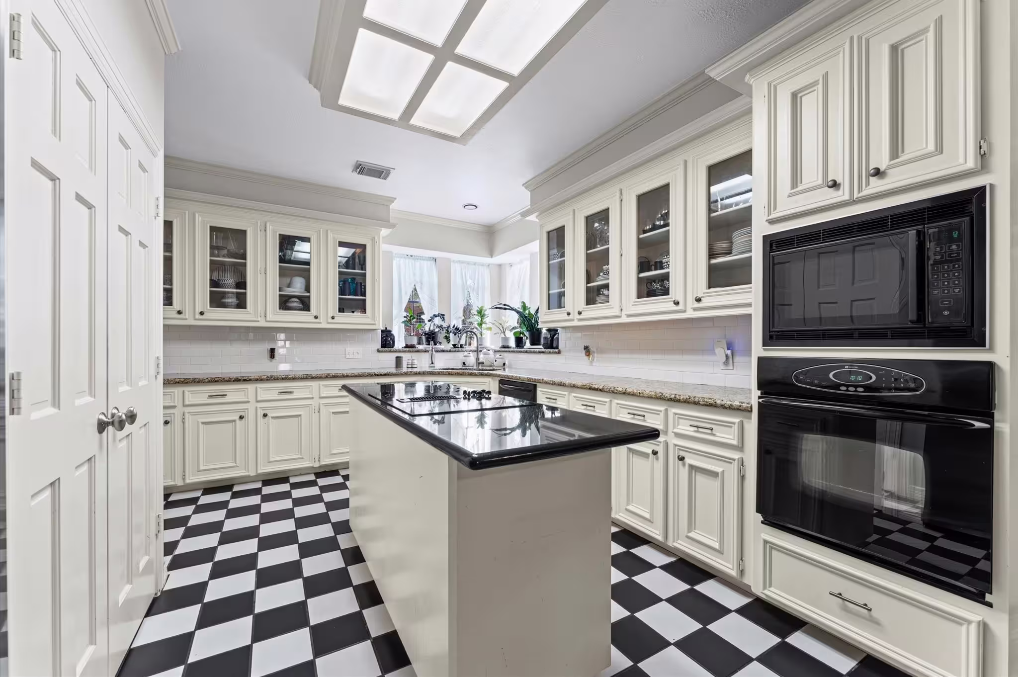 Photo 7 of 3122 Mission Grove Drive, Houston, TX