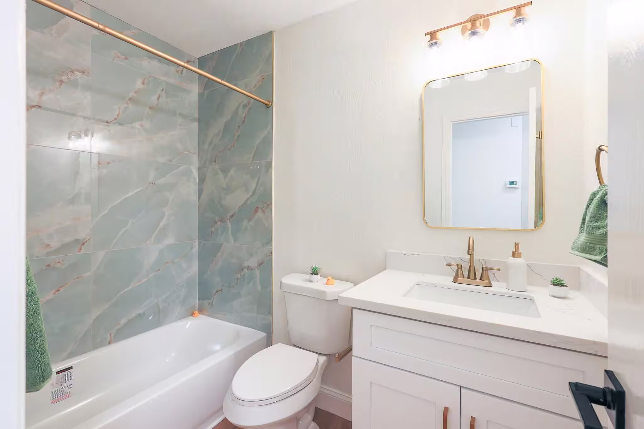 Photo 4 of 5226 chasewood Drive, Bacliff, TX