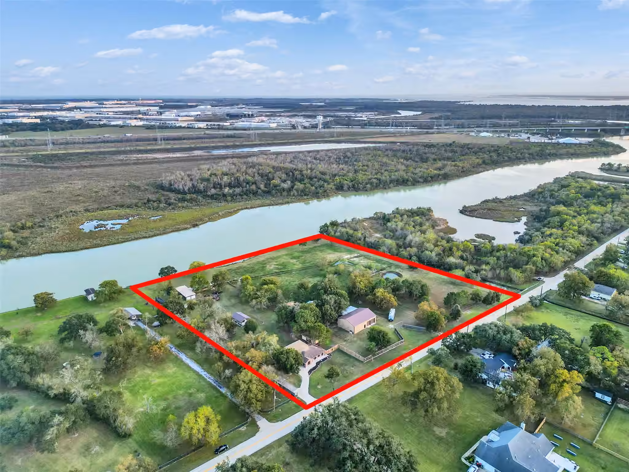 Photo 4 of 1010 Kilgore Road, Baytown, TX