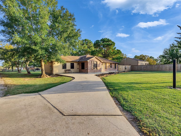 Photo 5 of 1010 Kilgore Road, Baytown, TX