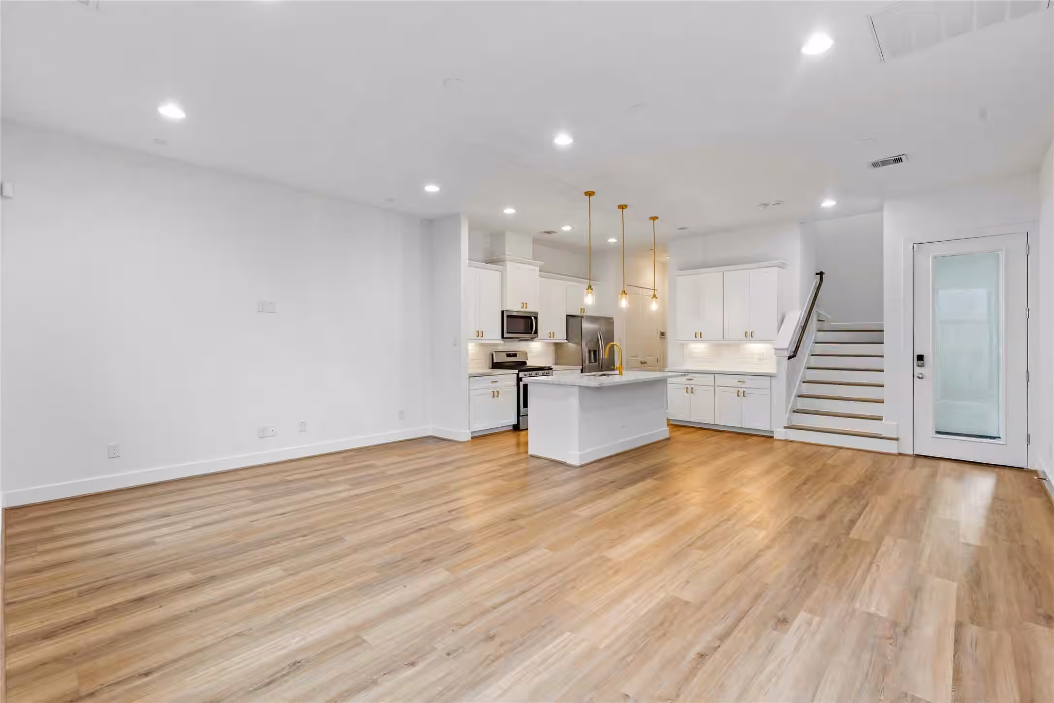 Photo 4 of 4861 Rich Oak Drive, Houston, TX