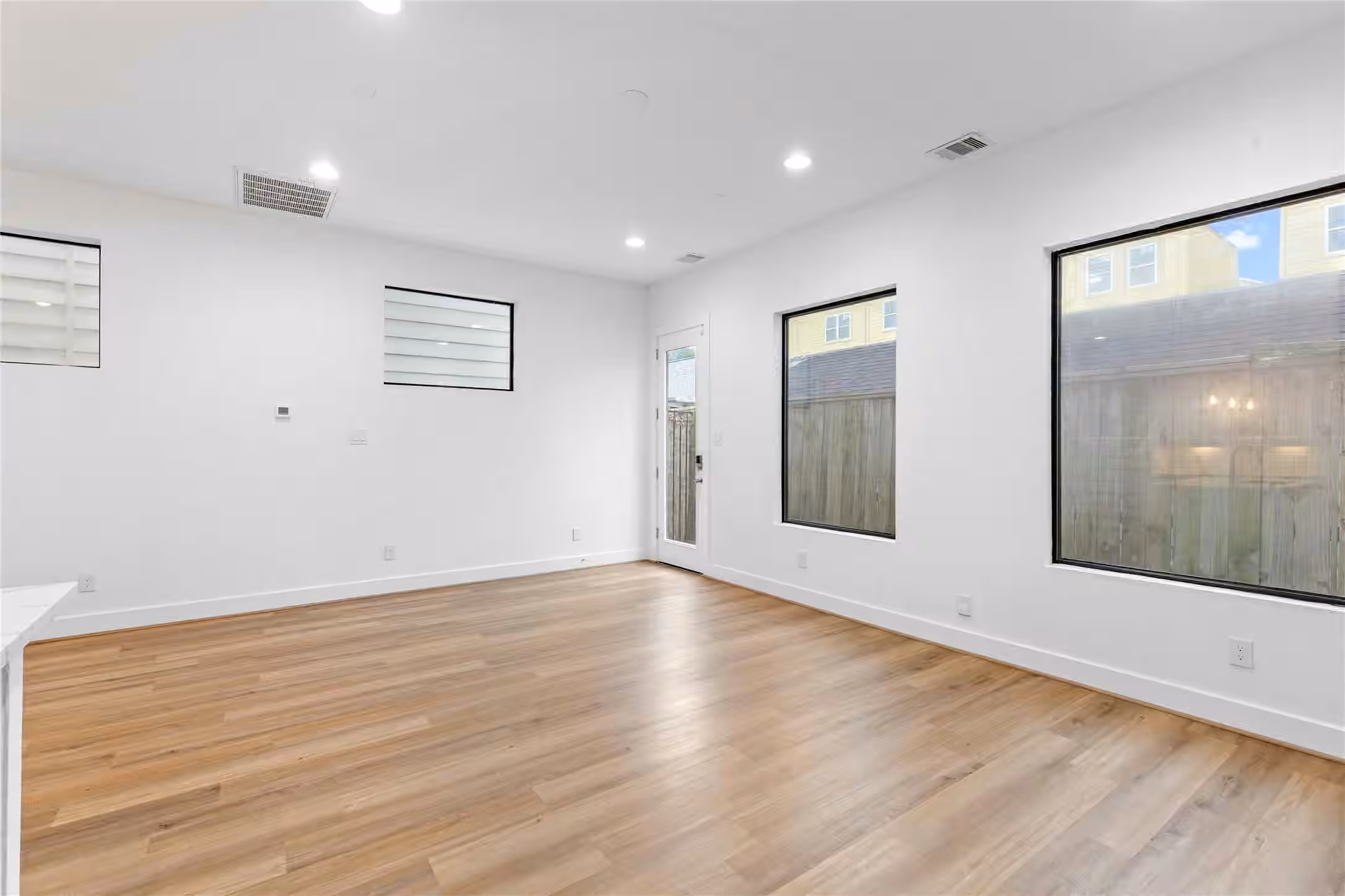 Photo 7 of 4861 Rich Oak Drive, Houston, TX