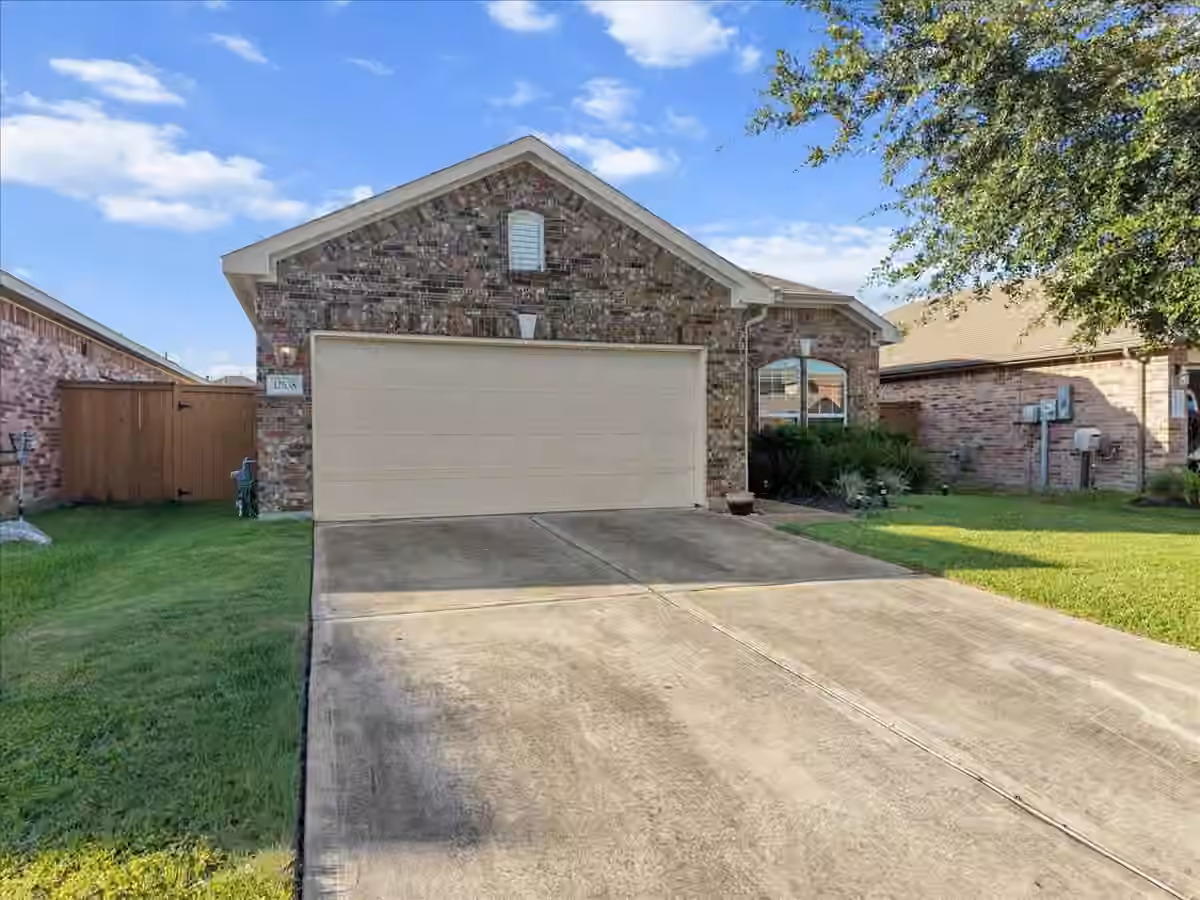 Photo 3 of 12638 Pirate Bend Drive, La Marque, TX 77568