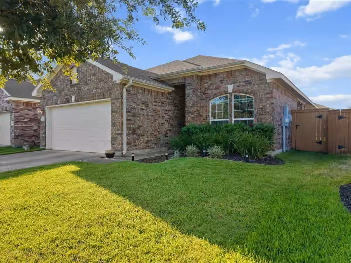 Photo 4 of 12638 Pirate Bend Drive, La Marque, TX 77568