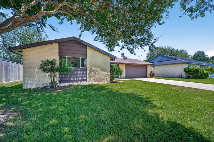 Photo 3 of 3307 Fern Rock Drive, La Porte, TX