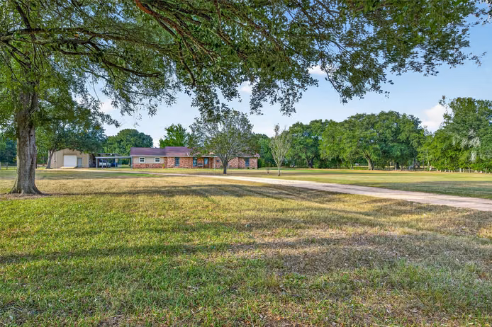 Photo 3 of 10704 Buls Road, East Bernard, TX