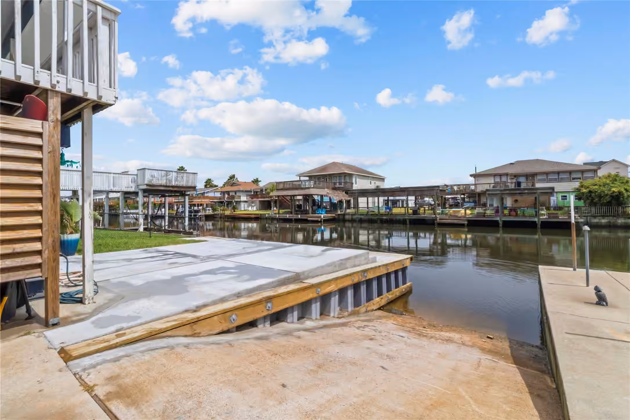 Photo 4 of 250 Barracuda Street, Bayou Vista, TX