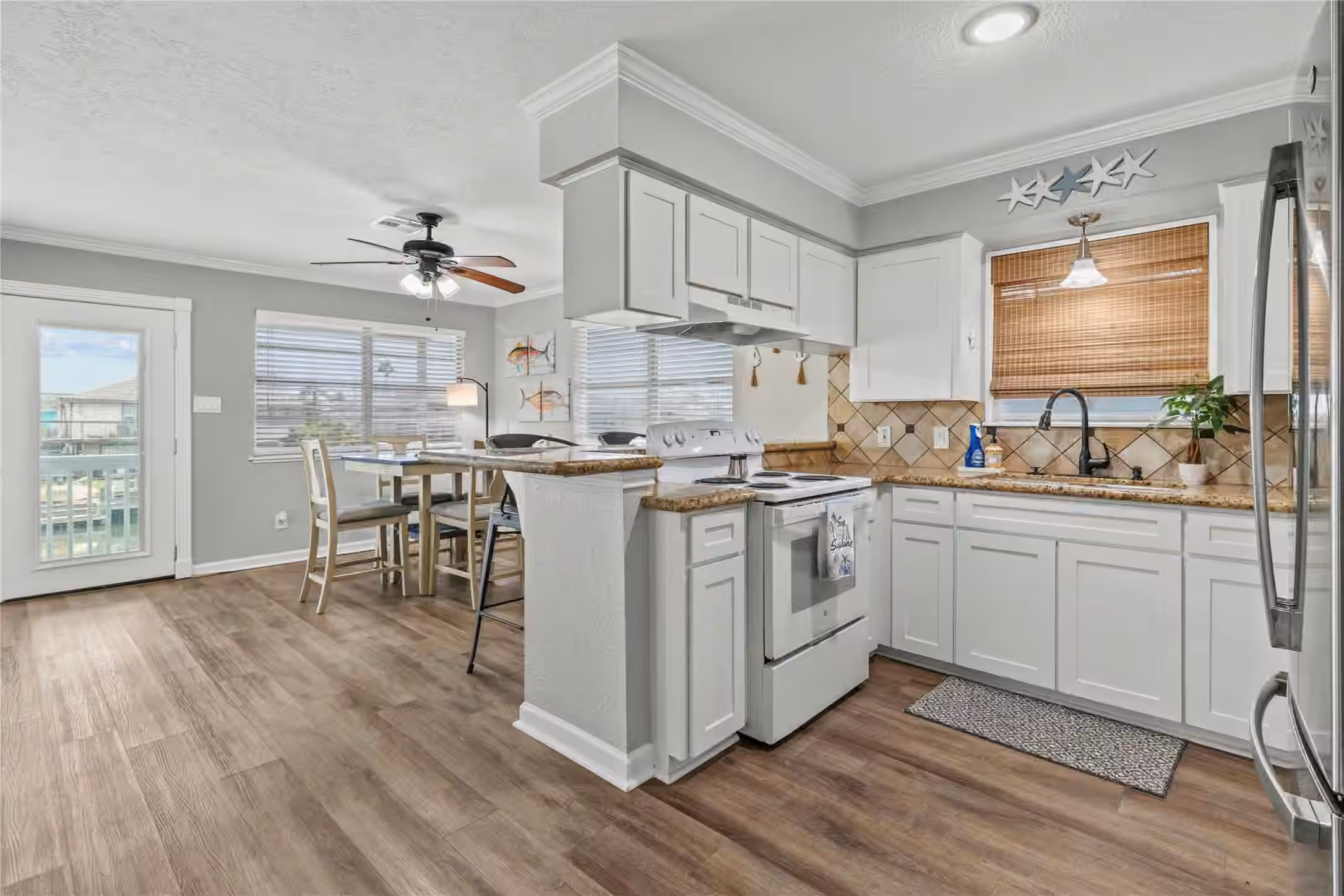 Photo 5 of 250 Barracuda Street, Bayou Vista, TX