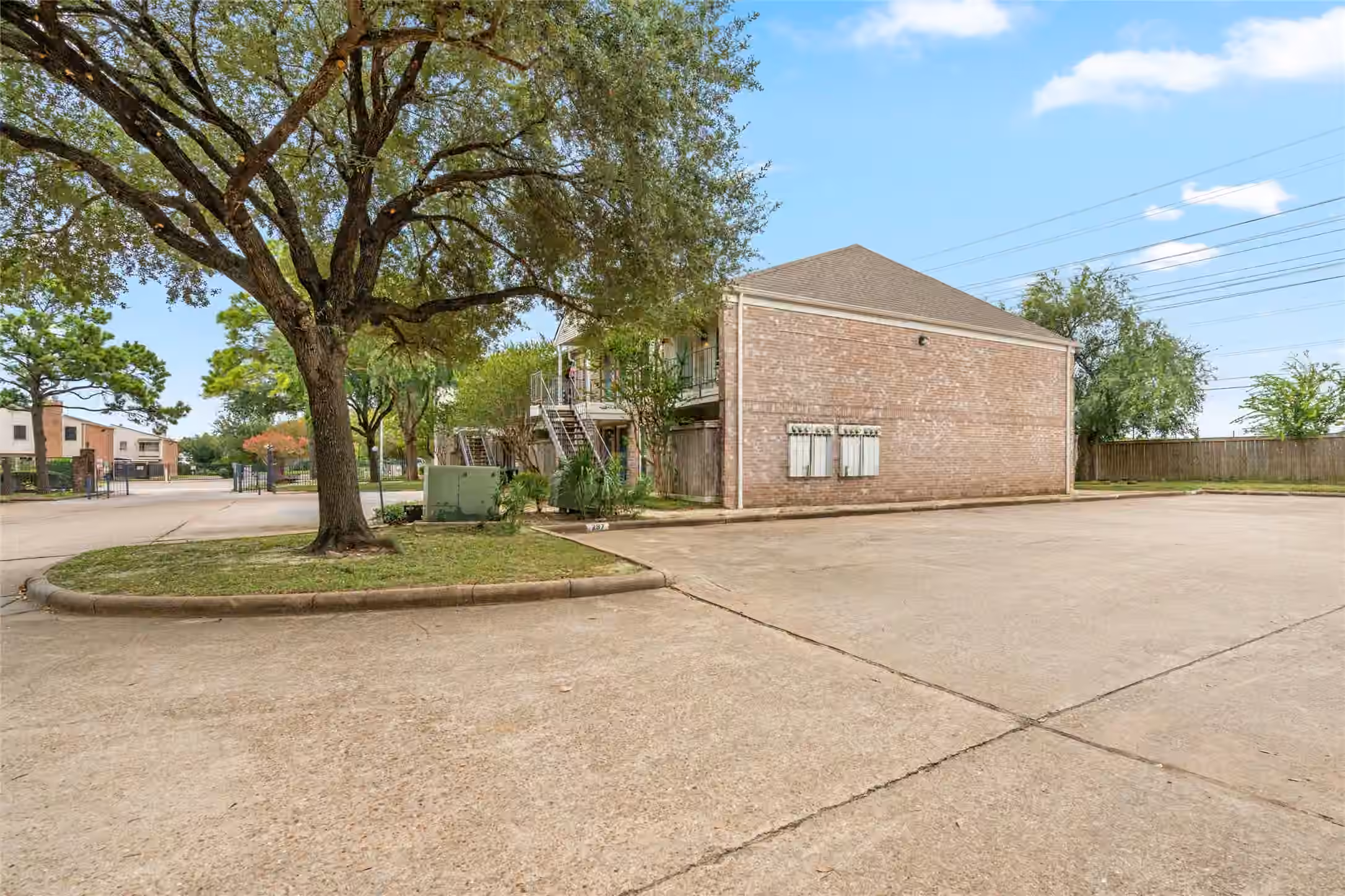 Photo 6 of 3900 Woodchase Drive 162, Houston, TX