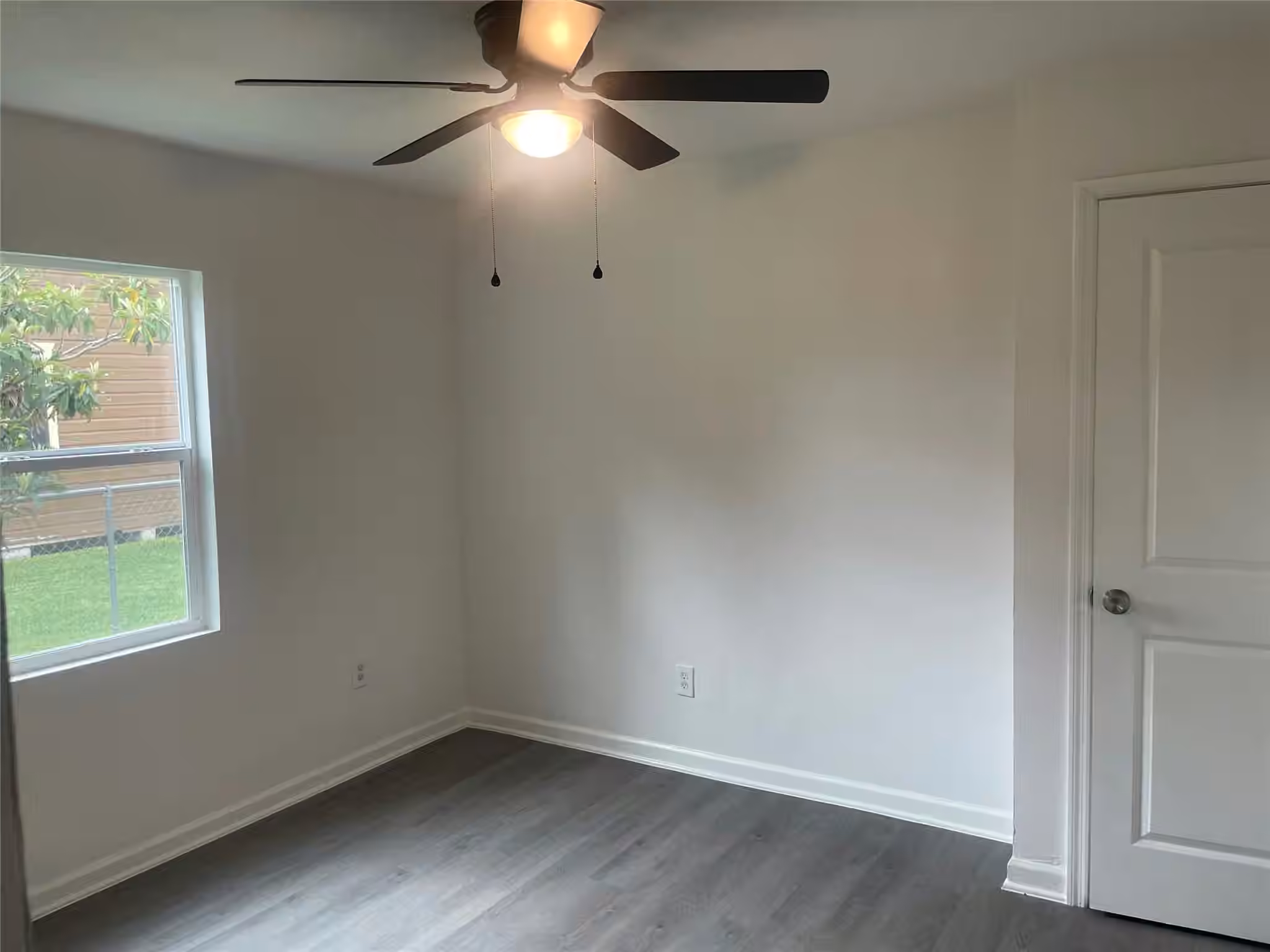 Photo 6 of 1072 Conklin Street, Houston, TX