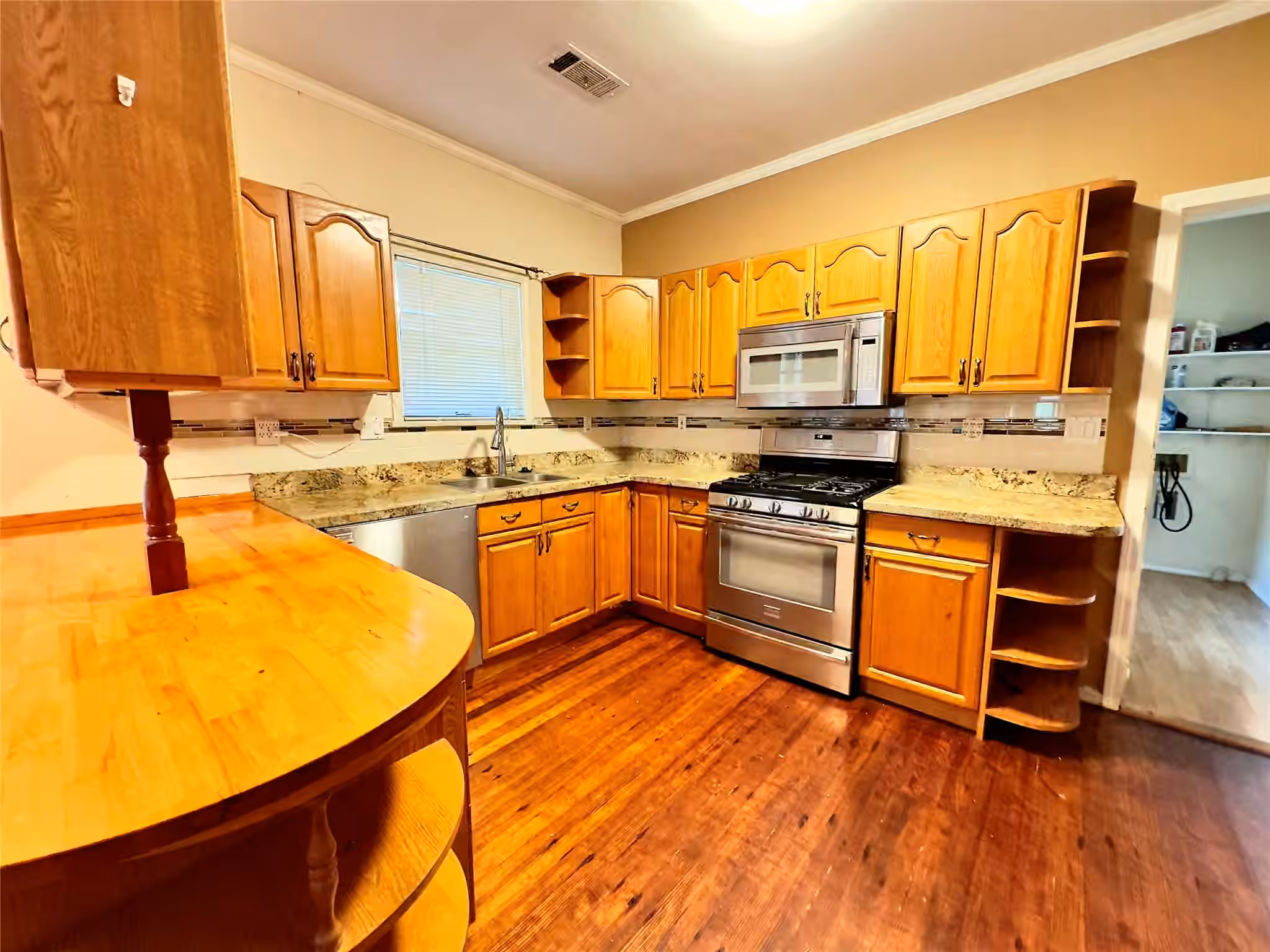 Photo 5 of 2614 Beauchamp Street, Houston, TX