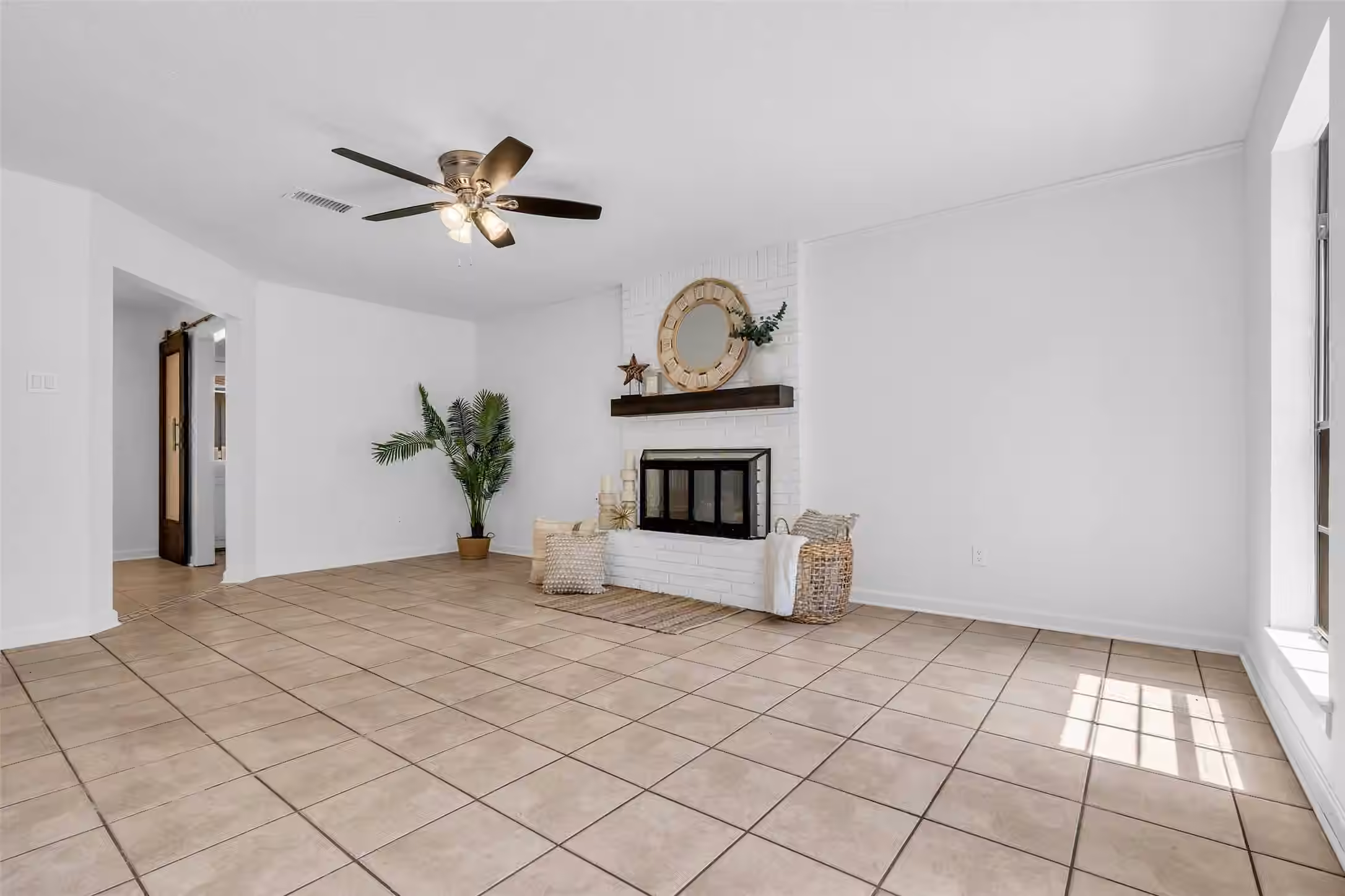 Photo 5 of 259 E Rainbow Ridge Circle, The Woodlands, TX