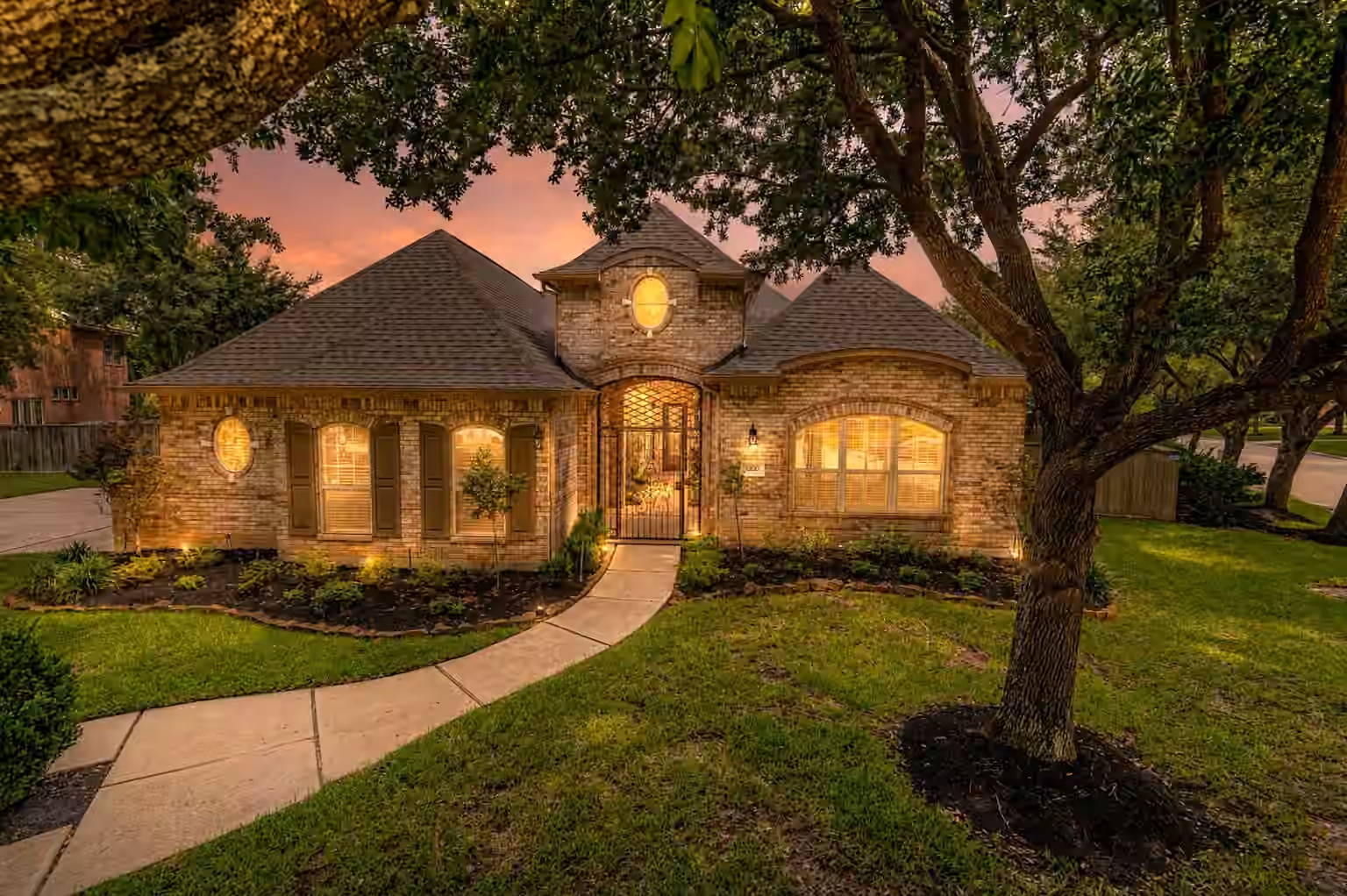 Photo 3 of 1302 Majestic Pines Court, Houston, TX
