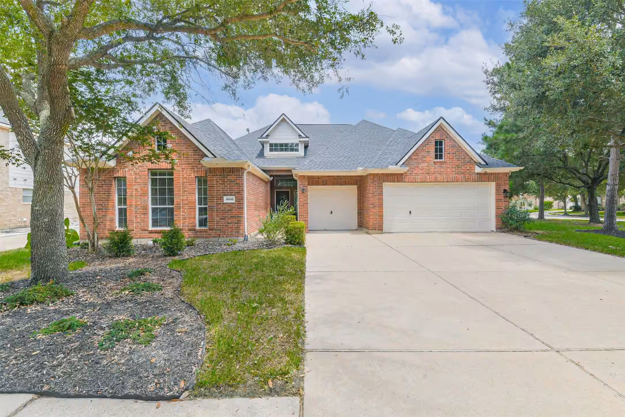 Photo 2 of 9906 Palisade Lakes Drive, Houston, TX