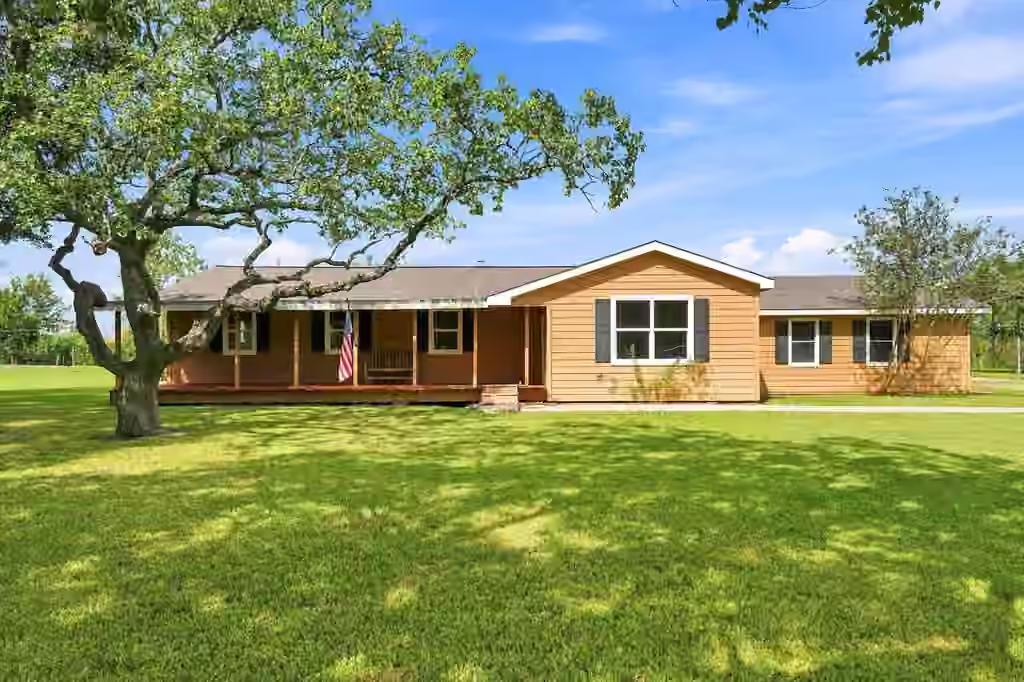 Photo of 2300 Mary Lane, Dickinson, TX 77539