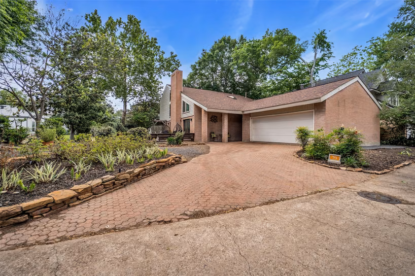 Photo 2 of 12800 Briar Forest Drive 70, Houston, TX