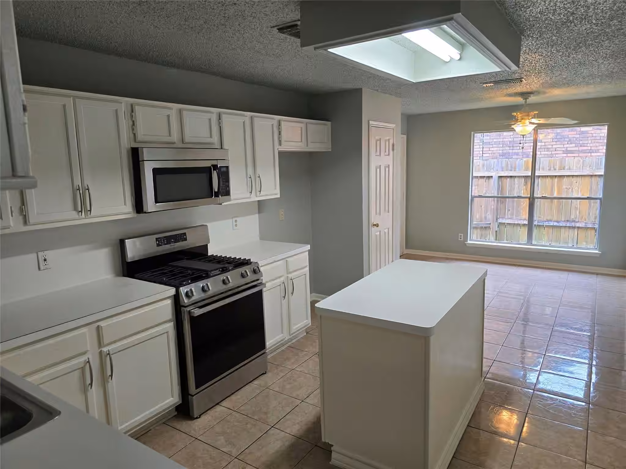Photo 4 of 1703 Clear Valley Drive, Houston, TX