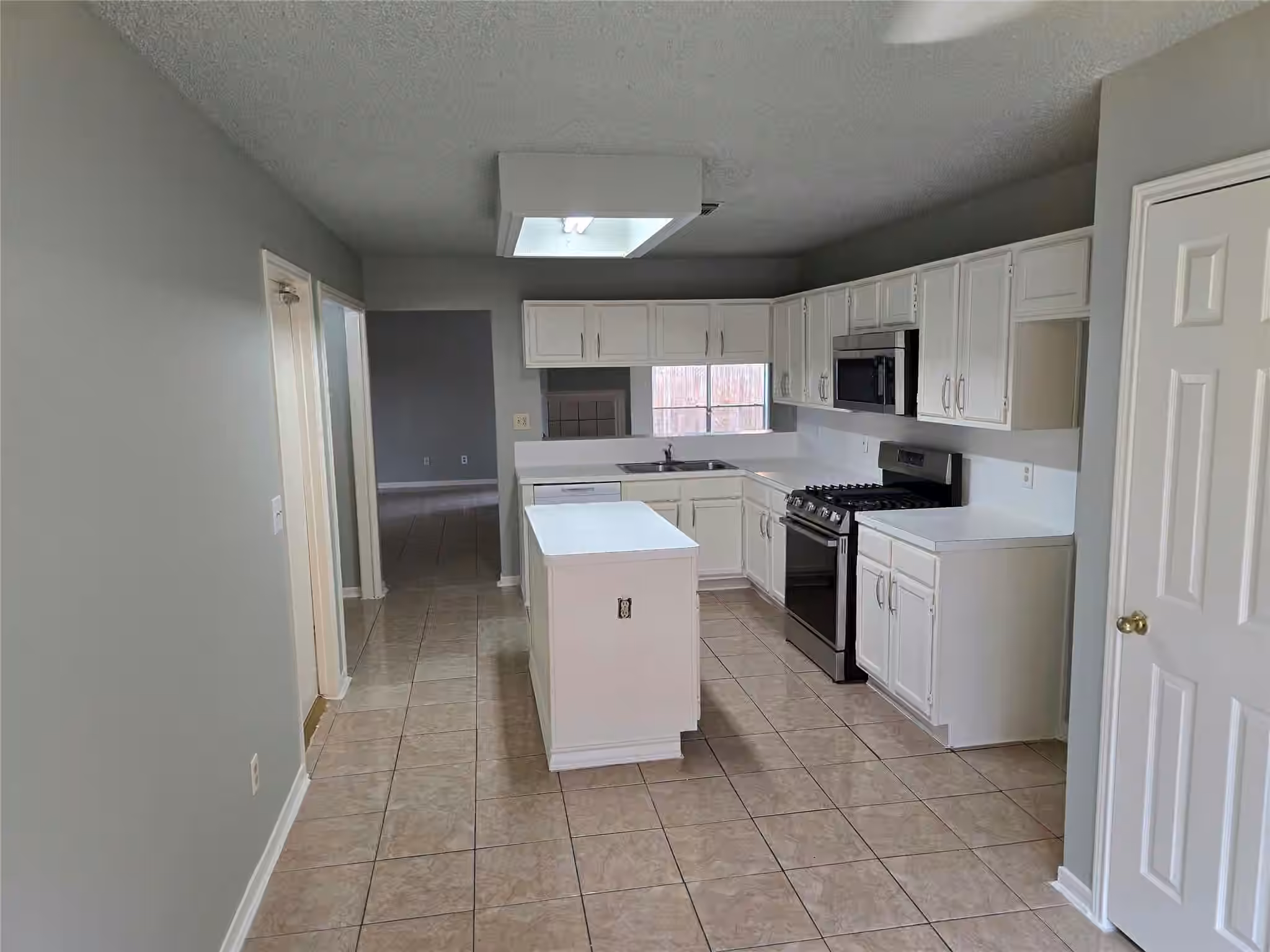Photo 6 of 1703 Clear Valley Drive, Houston, TX