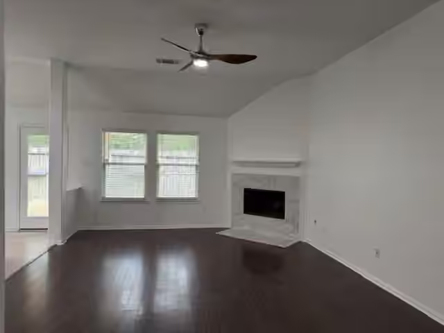 Photo 7 of 203 Fairwind Trail Drive, The Woodlands, TX