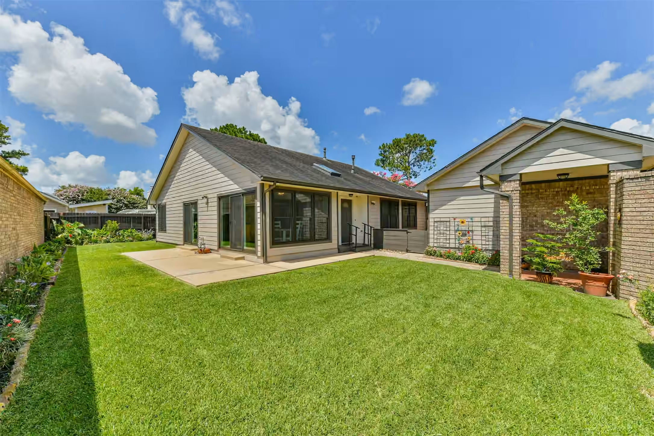 Photo 3 of 16802 Hartwood Way, Houston, TX