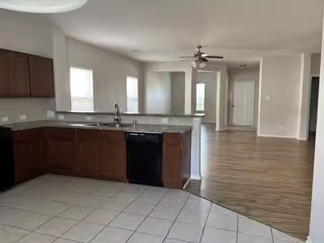 Photo 7 of 7434 Seabiscuit Bay Lane, Humble, TX
