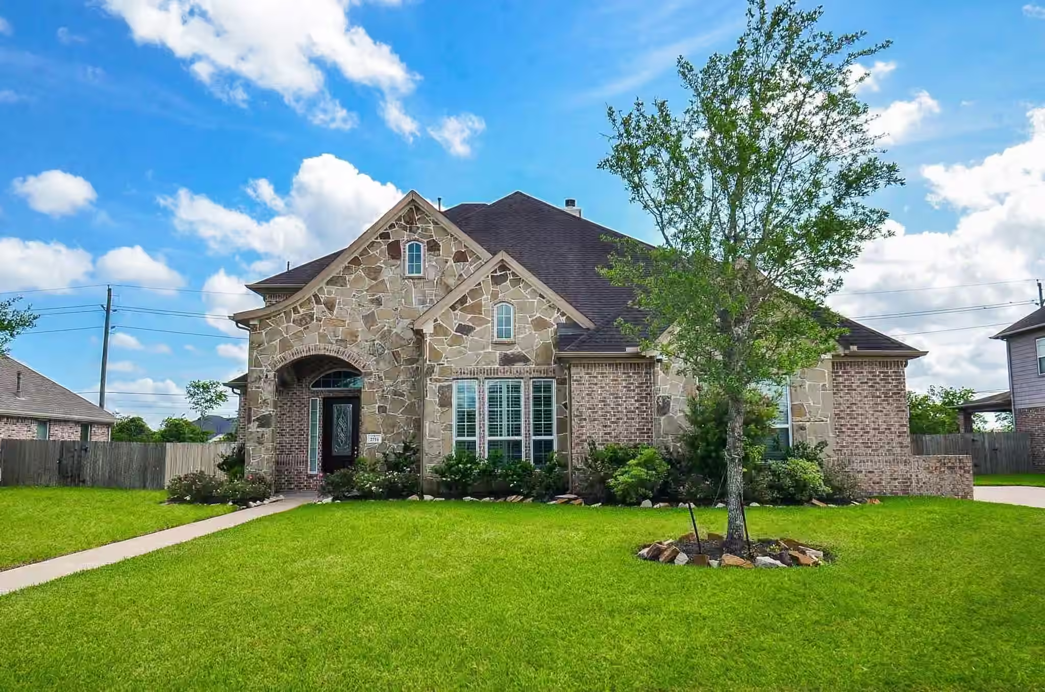 Photo 2 of 2714 Topaz Cove Lane, Rosharon, TX